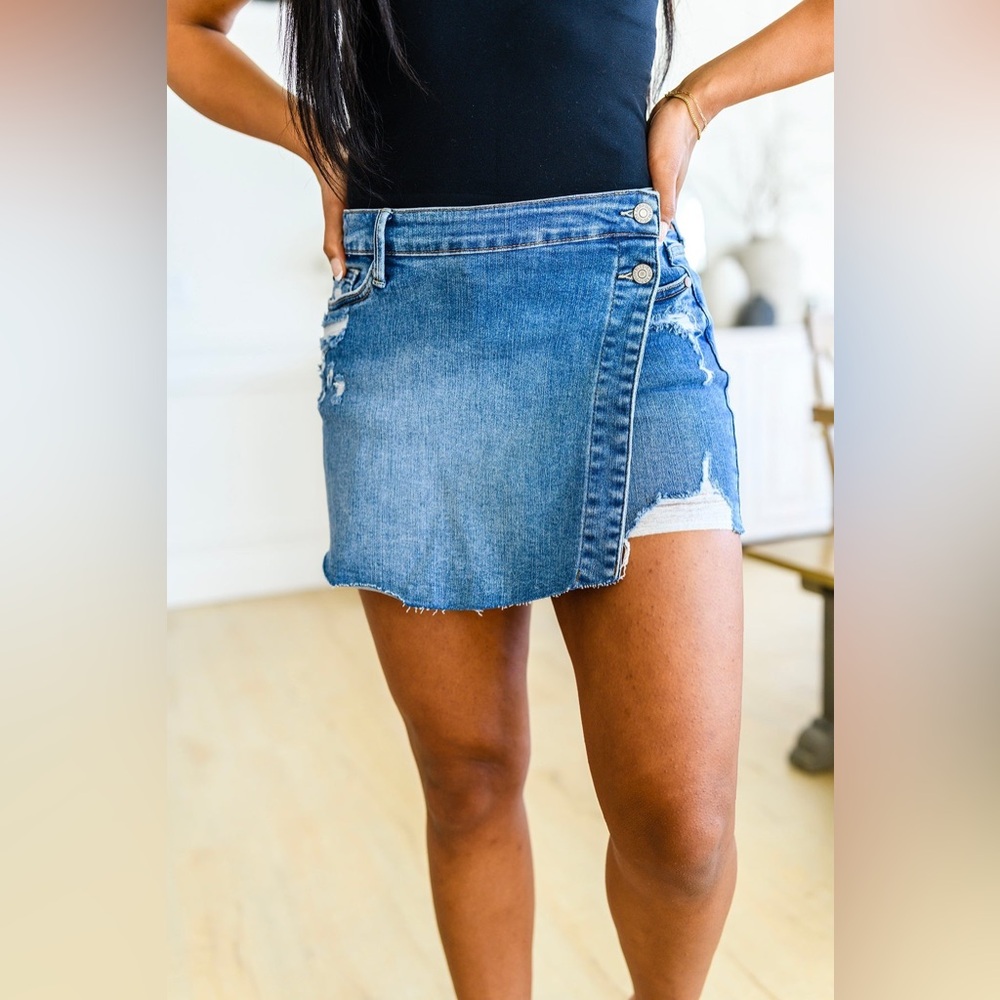 XL Judy Blue Distressed Denim Mini Skort